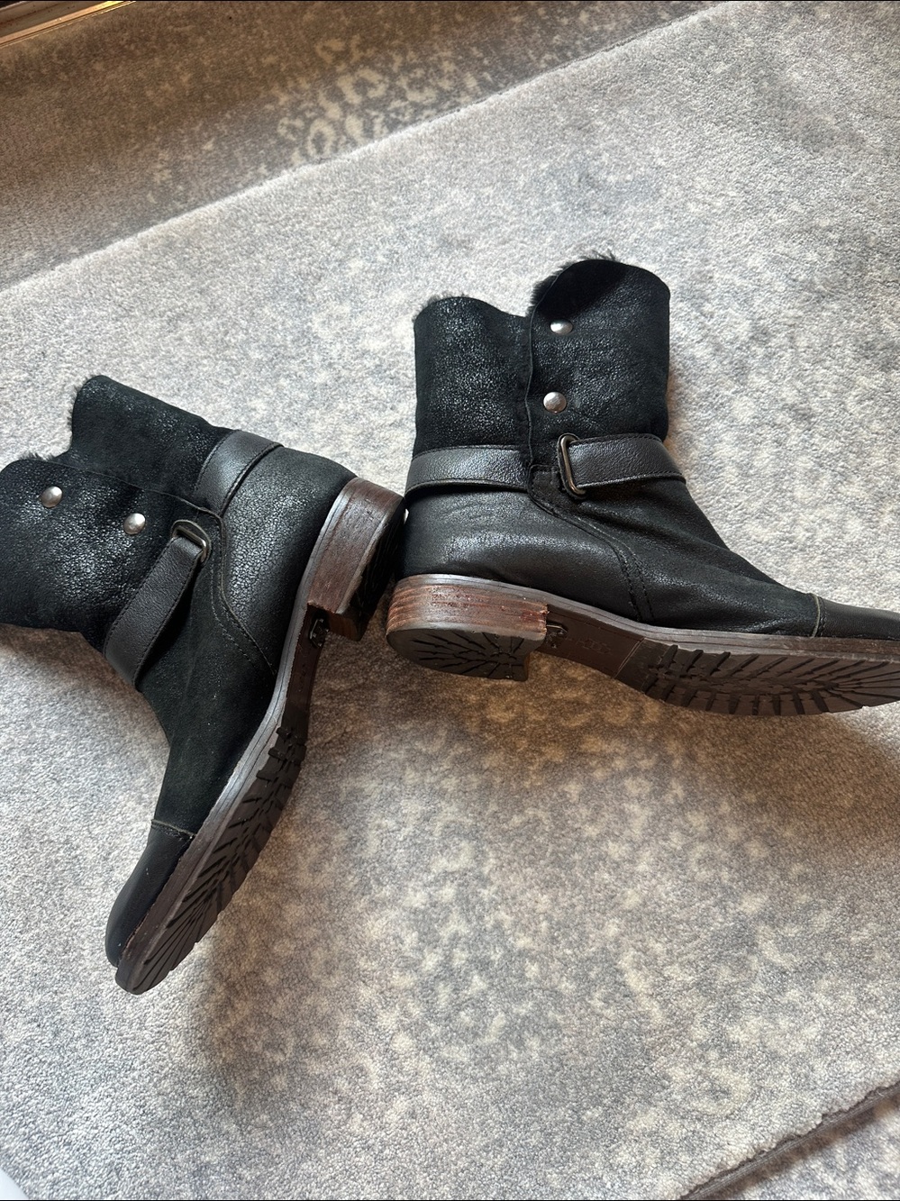 MATT BERSON BLACK SHEEPSKIN BOOTS SIZE 8